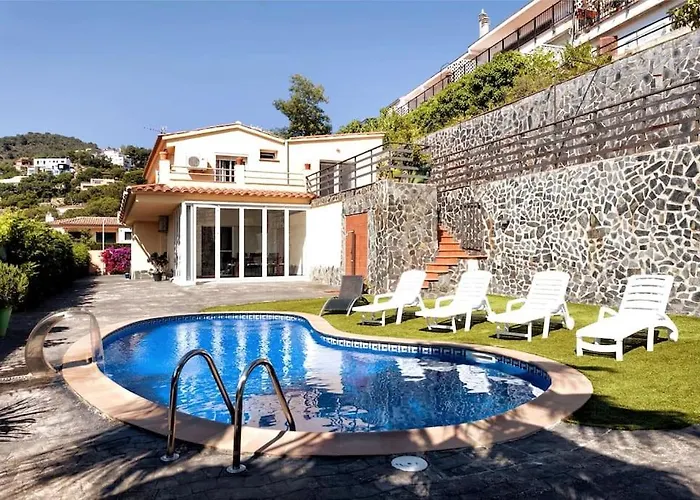 Canyelles Beach Vila With Swimming Pool