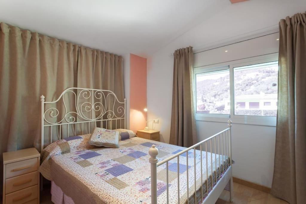 Canyelles Beach Vila With Swimming Pool *
