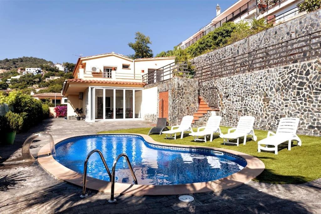 Canyelles Beach Vila With Swimming Pool