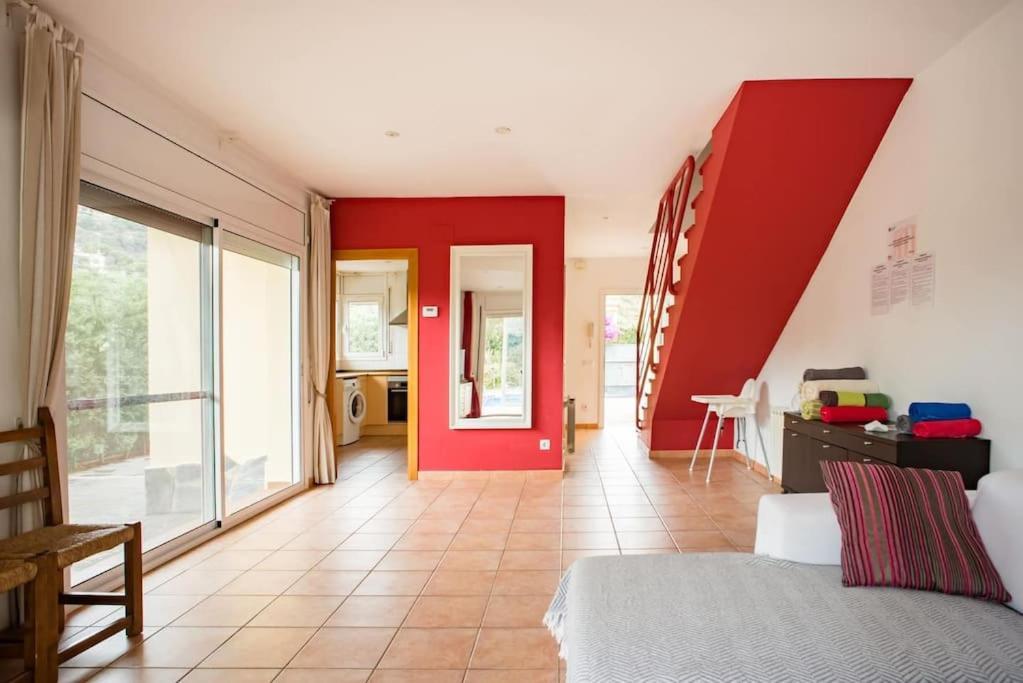 Canyelles Beach Vila With Swimming Pool
