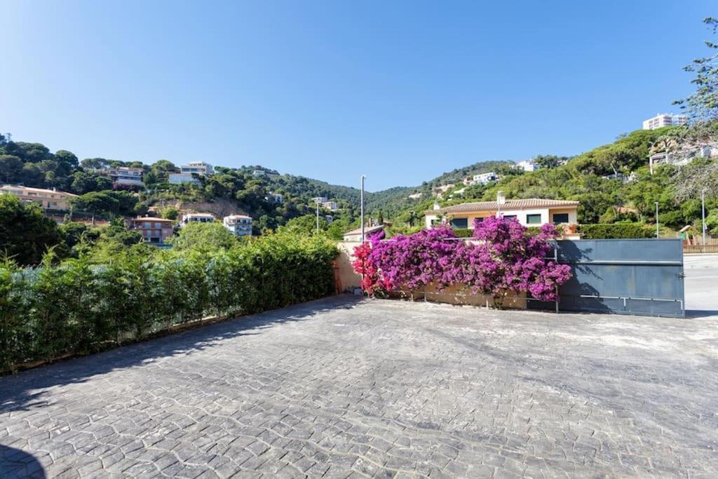 Villa Canyelles Beach Vila With Swimming Pool